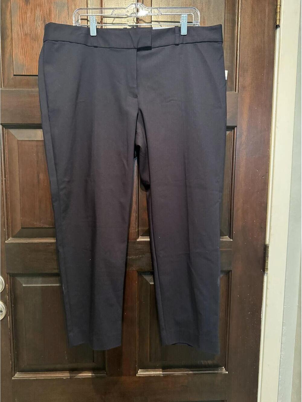Liz Claiborne ''Emma''  Classic Black Dress Pants - New with Tags Size 16